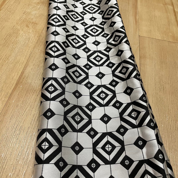 J05 Geometric Fabric Black and Silver White